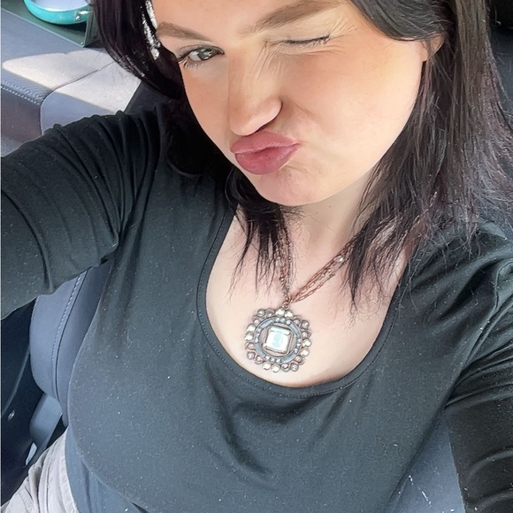 Meet your Posher, Ember - Picture 1 of 4